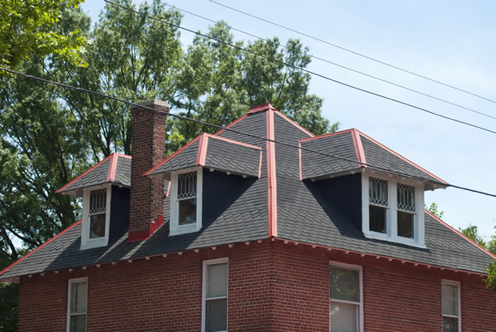Hoe kan het risico op brandschade op mijn dak worden beperkt?