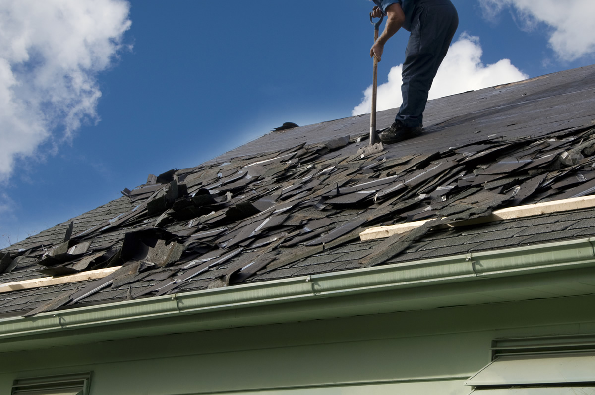Situaties waarin u uw dak moet vervangen in plaats van het te repareren
