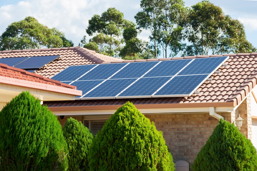 zonnepanelen installeren op dakpannen